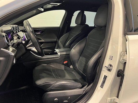 Mercedes-Benz C300 7 of 26
