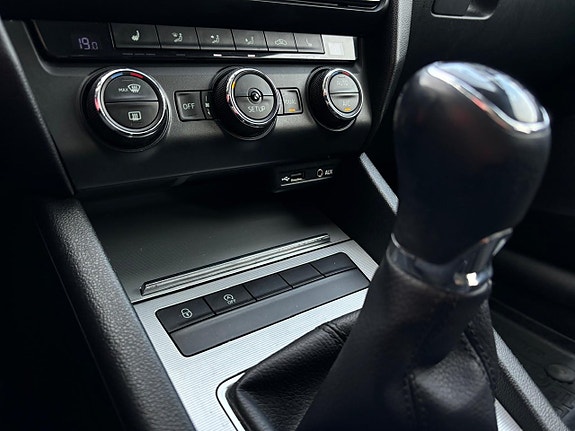 Skoda Octavia 17 of 22