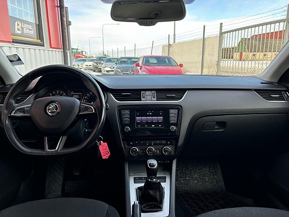 Skoda Octavia 10 of 22