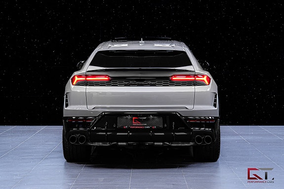 Lamborghini Urus 8 of 27
