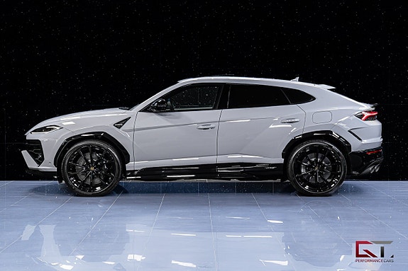 Lamborghini Urus 5 of 5