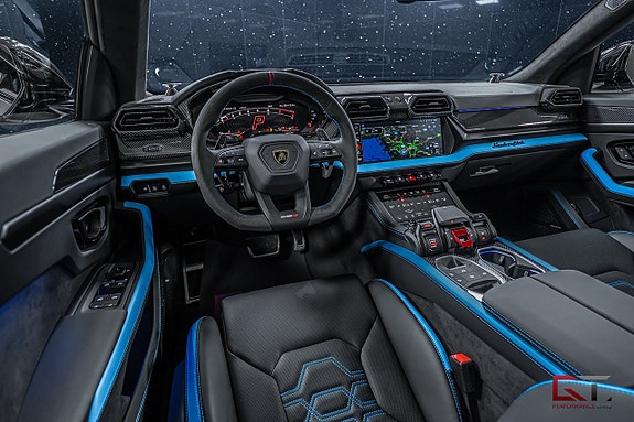 Lamborghini Urus 11 of 27