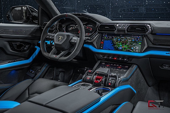 Lamborghini Urus 24 of 27