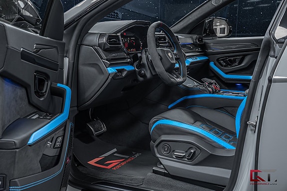 Lamborghini Urus 10 of 27