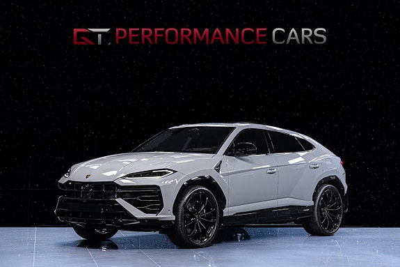 Lamborghini Urus 3 of 5
