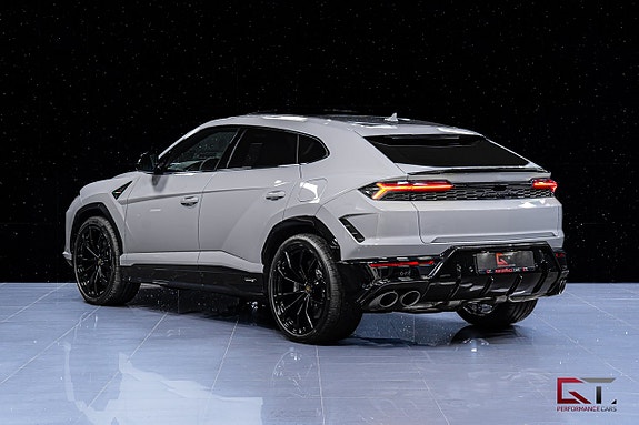 Lamborghini Urus 7 of 27