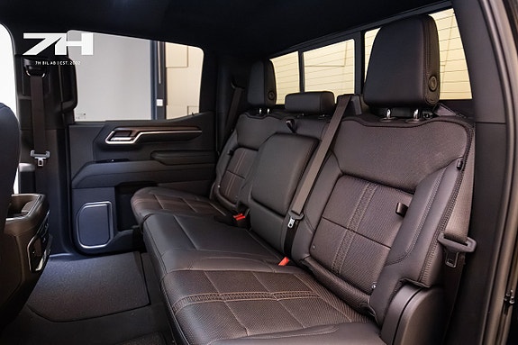 Chevrolet Silverado EV 24 of 28