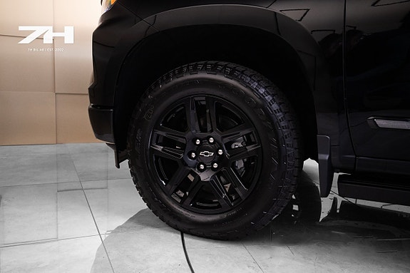 Chevrolet Silverado EV 10 of 28