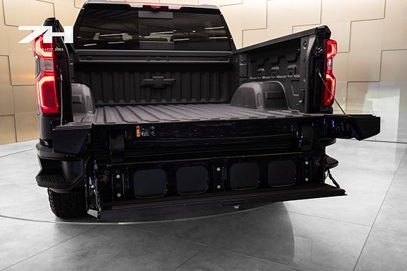 Chevrolet Silverado EV 8 of 28