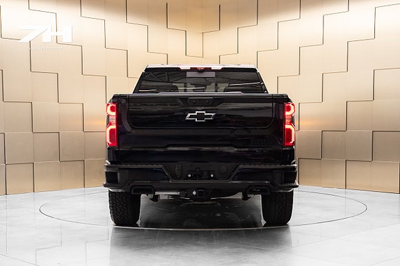 Chevrolet Silverado EV 3 of 28