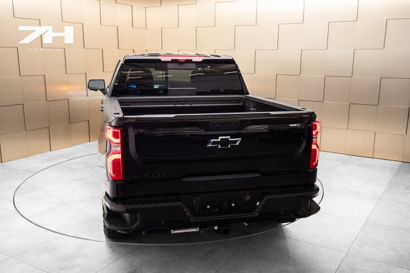 Chevrolet Silverado EV 6 of 28