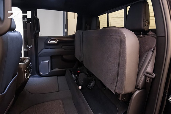 Chevrolet Silverado EV 26 of 28