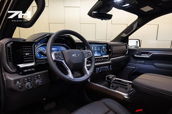 Chevrolet Silverado EV 11 of 28