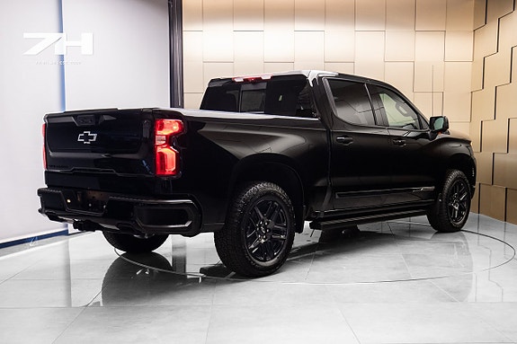 Chevrolet Silverado EV 5 of 28