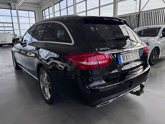 Mercedes-Benz C350 3 of 5