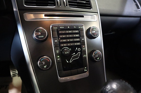 Volvo XC60 12 of 25