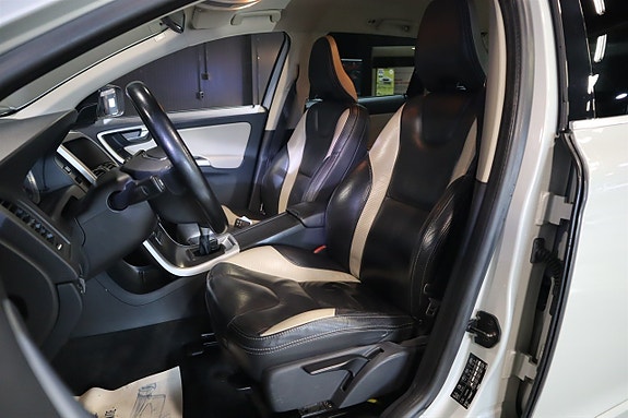 Volvo XC60 17 of 25