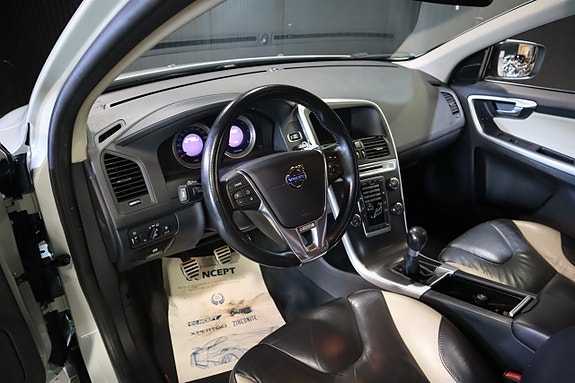 Volvo XC60 8 of 25