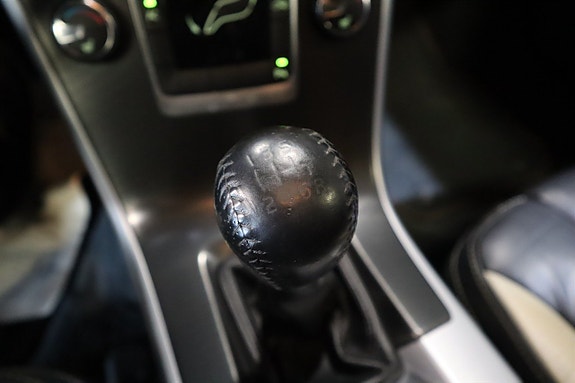 Volvo XC60 11 of 25
