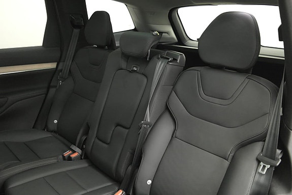 Volvo EX90 15 of 20