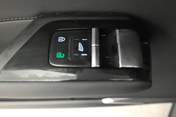 Volvo EX90 13 of 20
