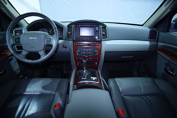 Jeep Grand Cherokee 9 of 16