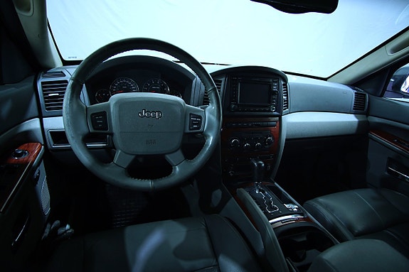 Jeep Grand Cherokee 10 of 16