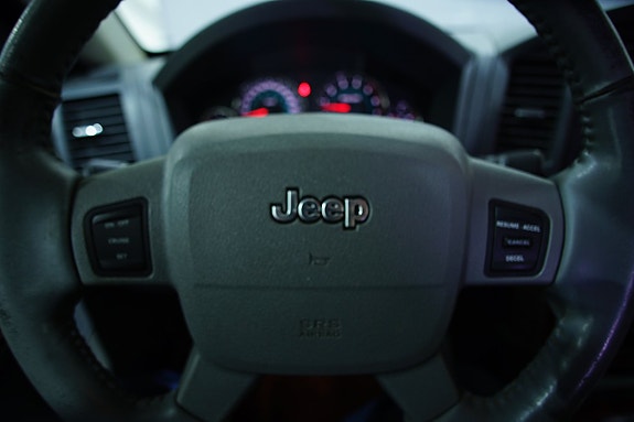 Jeep Grand Cherokee 14 of 16