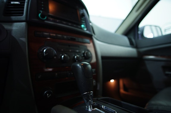 Jeep Grand Cherokee 13 of 16