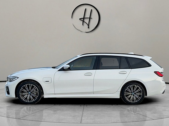 BMW 330e 7 of 30