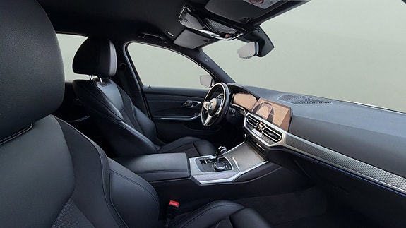 BMW 330e 12 of 30