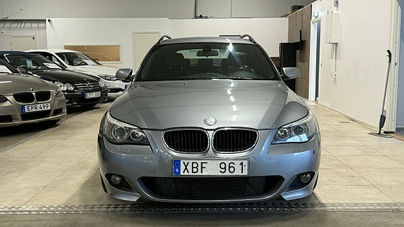 BMW 525 2 of 5