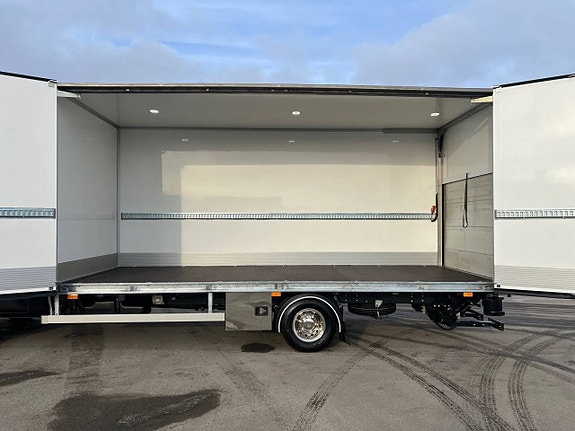 Iveco Daily 72C18 A8 Skåpbil Öppningsbarsida Fullutrustad 5 of 12