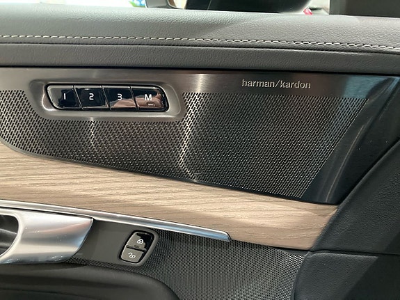 Volvo XC90 15 of 17