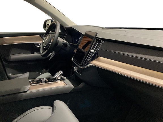 Volvo XC90 4 of 17