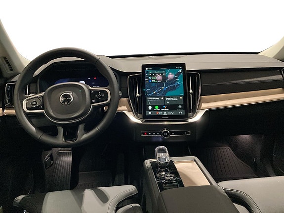 Volvo XC90 5 of 17