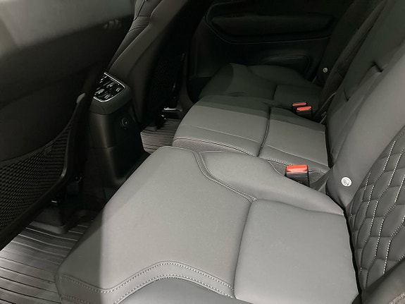 Volvo XC90 6 of 17
