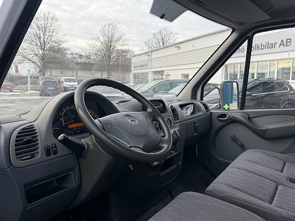 Mercedes-Benz Sprinter 208 15 of 18