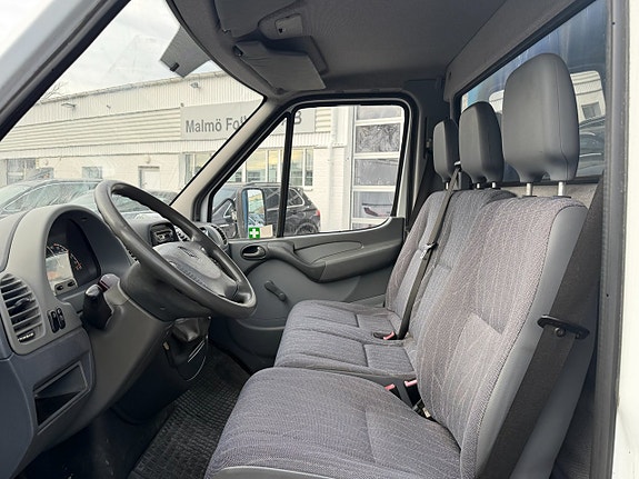 Mercedes-Benz Sprinter 208 13 of 18