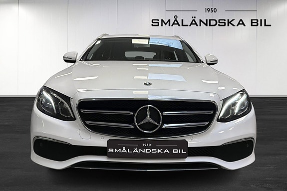 Mercedes-Benz E200 5 of 5