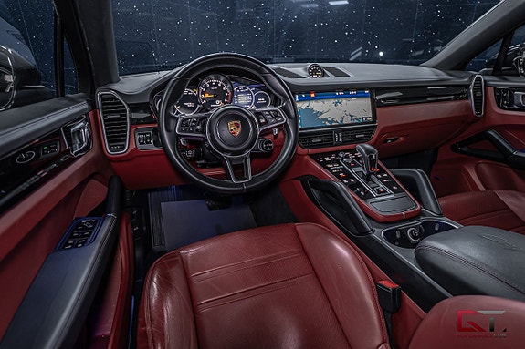 Porsche Cayenne 11 of 21