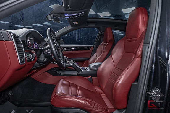 Porsche Cayenne 14 of 21