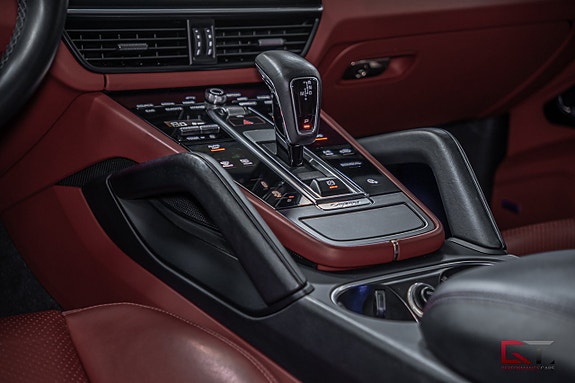 Porsche Cayenne 16 of 21