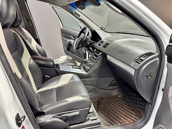 Volvo XC90 8 of 12