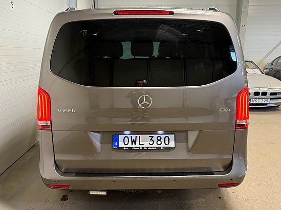 Mercedes-Benz V220 5 of 5