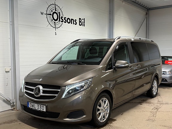 Mercedes-Benz V220 2 of 5