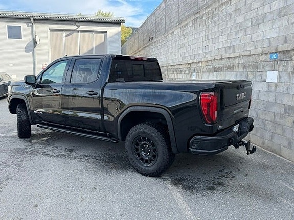 GMC Sierra 5 of 17