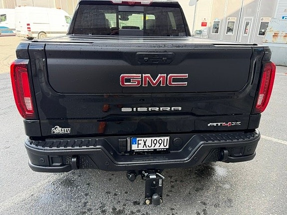 GMC Sierra 4 of 17