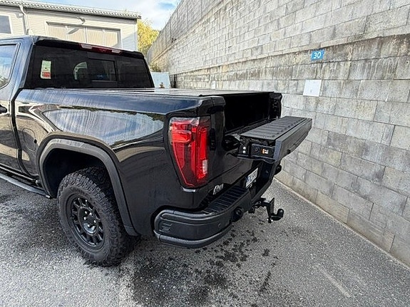 GMC Sierra 6 of 17