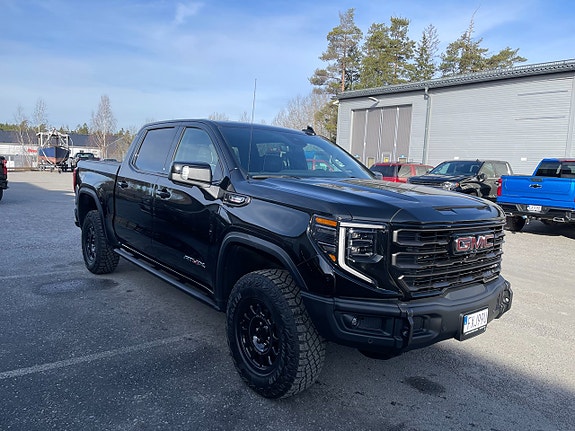 GMC Sierra 3 of 5